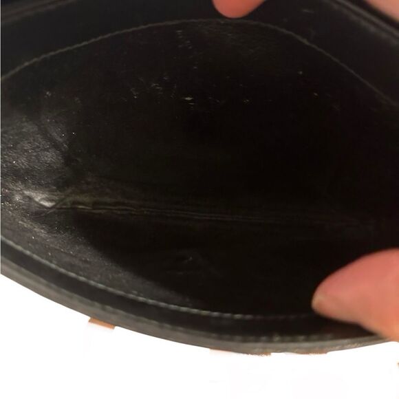 Gucci Black Crossbody Bag - Picture 4 of 11